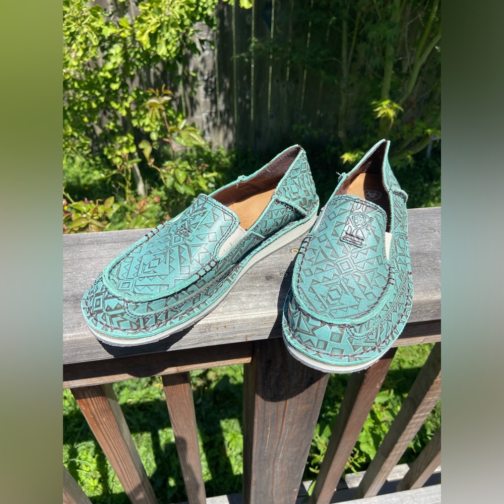 Ariat Women’s Cruiser Slip On Mocassin Loafer Flats Turquoise Aztec Embossed Sz8